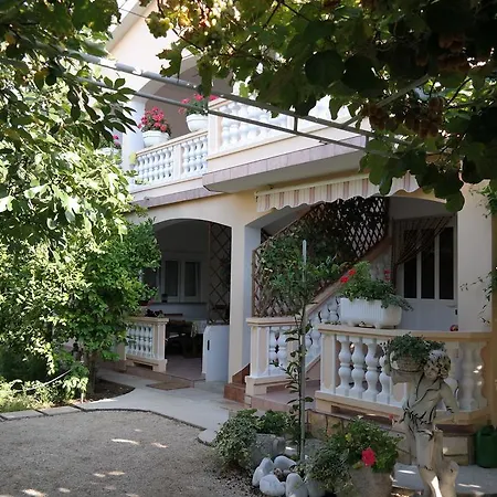 Apartment Biskup 